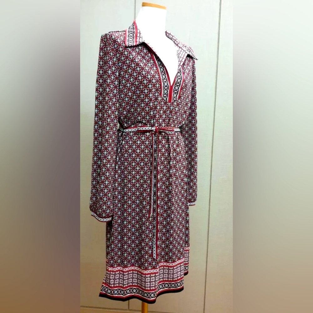 Max Studio- patterned midi dress - V neck & belted waist